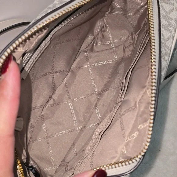 Michael Kors White and Gold Women's Bag NWOT - Picture 5 of 10